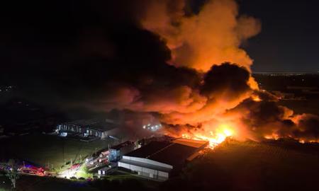 La columna de humo de la explosión en Ezeiza generó preocupación entre los vecinos. La columna de humo de la explosión en Ezeiza generó preocupación entre los vecinos.