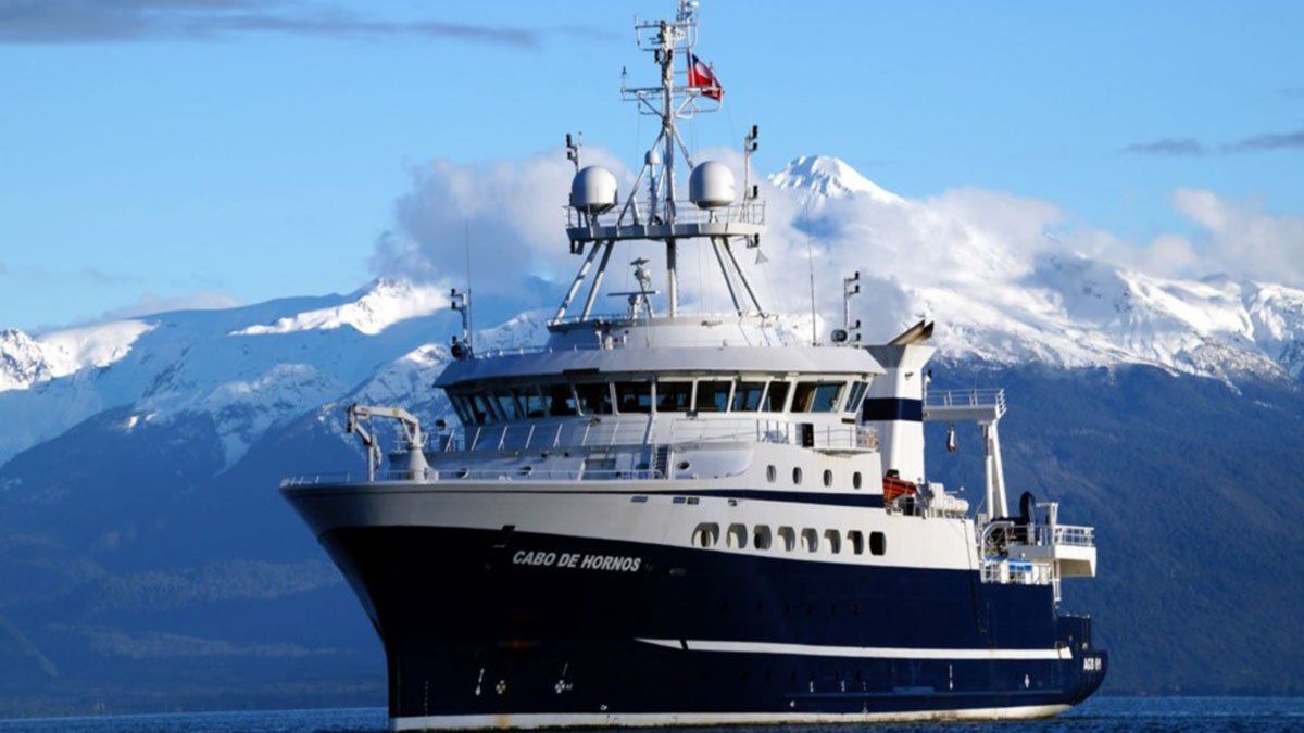 El buque zarpó desde la ciudad de Punta Arenas y navegó por los canales y fiordos del Estrecho de Magallanes