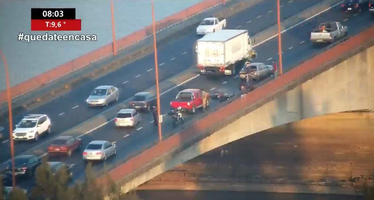 Un accidente en el viaducto Oroño atrasó el tránsito en el ingreso a la ciudad de Santa Fe.&nbsp;