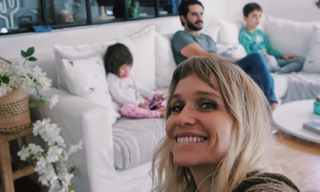 Así es la moderna y canchera casa de Brenda Gandini y Gonzalo Heredia: plantas, libros, y calor de hogar Así es la moderna y canchera casa de Brenda Gandini y Gonzalo Heredia: plantas, libros, y calor de hogar