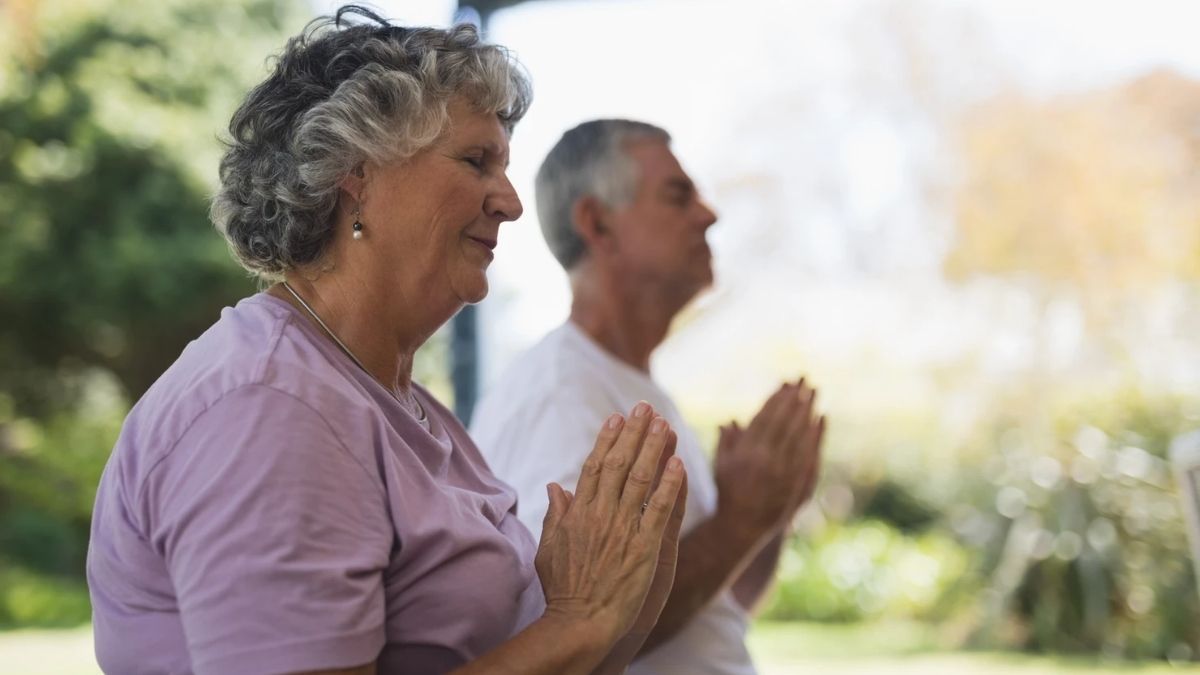 La meditación puede ser altamente beneficiosa para los adultos mayores. La meditación puede ser altamente beneficiosa para los adultos mayores.