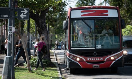 Por cada coche que circula en Buenos Aires, la Nación aporta cuatro veces más subsidios que por cada unidad que recorre las ciudades del interior. Por cada coche que circula en Buenos Aires, la Nación aporta cuatro veces más subsidios que por cada unidad que recorre las ciudades del interior.