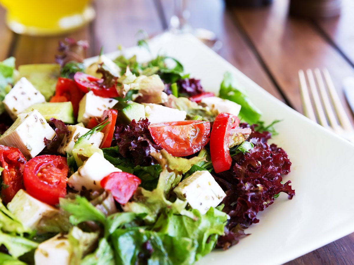 Ensalada mediterránea para el almuerzo. Ensalada mediterránea para el almuerzo.