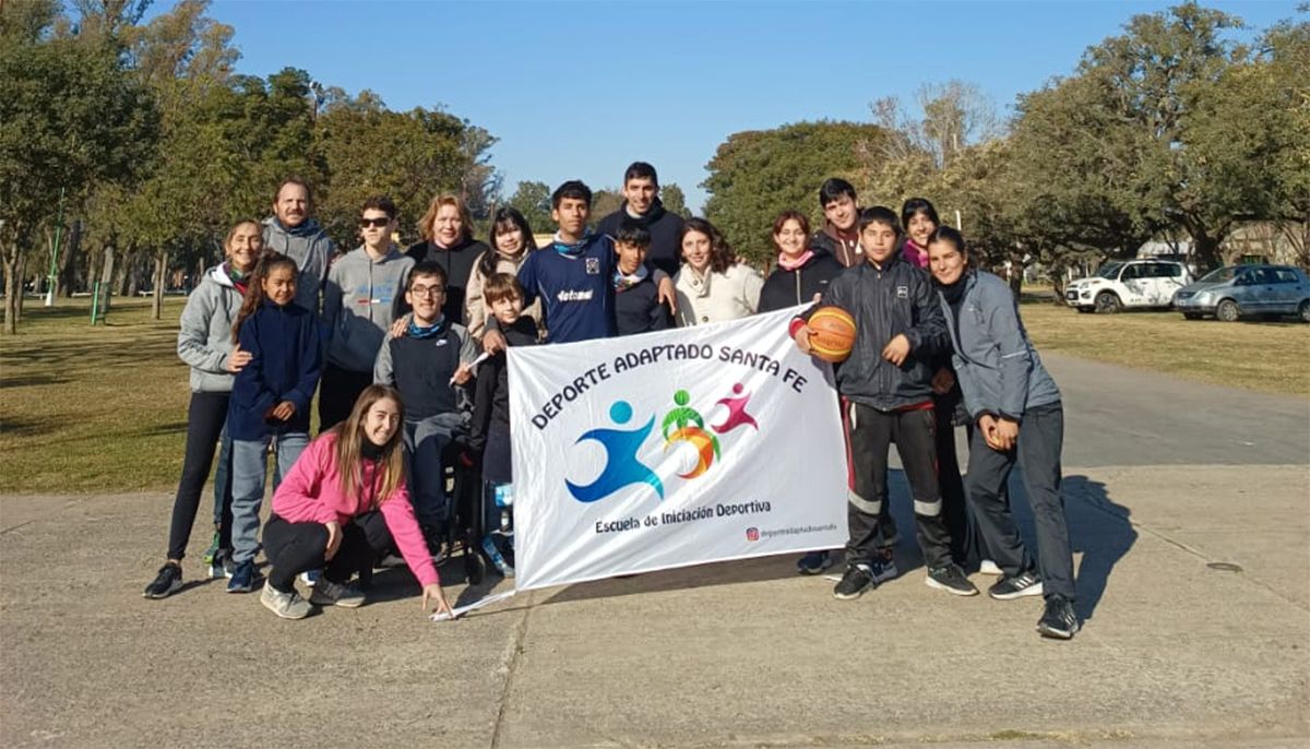Deporte Adaptado Santa Fe se compone de 25 alumnos de entre 9 y 25 años que llegan a Monte Vera desde diversas localidades. Deporte Adaptado Santa Fe se compone de 25 alumnos de entre 9 y 25 años que llegan a Monte Vera desde diversas localidades.