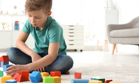 El Asperger es un trastorno del espectro autista (TEA) y consiste en un grupo distintivo de afecciones neurológicas caracterizadas por un mayor o menor impedimento en las habilidades del lenguaje y la comunicación, al igual que patrones repetitivos o restringidos de pensamiento y comportamiento. El Asperger es un trastorno del espectro autista (TEA) y consiste en un grupo distintivo de afecciones neurológicas caracterizadas por un mayor o menor impedimento en las habilidades del lenguaje y la comunicación, al igual que patrones repetitivos o restringidos de pensamiento y comportamiento.