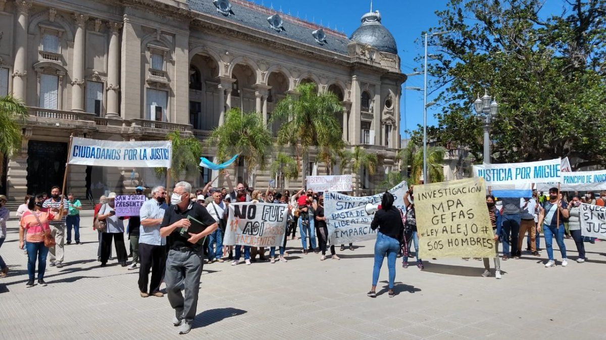 Este jueves frente a la Casa de Gobierno reclamaron la libertad para el médico Miguel Marchisio.