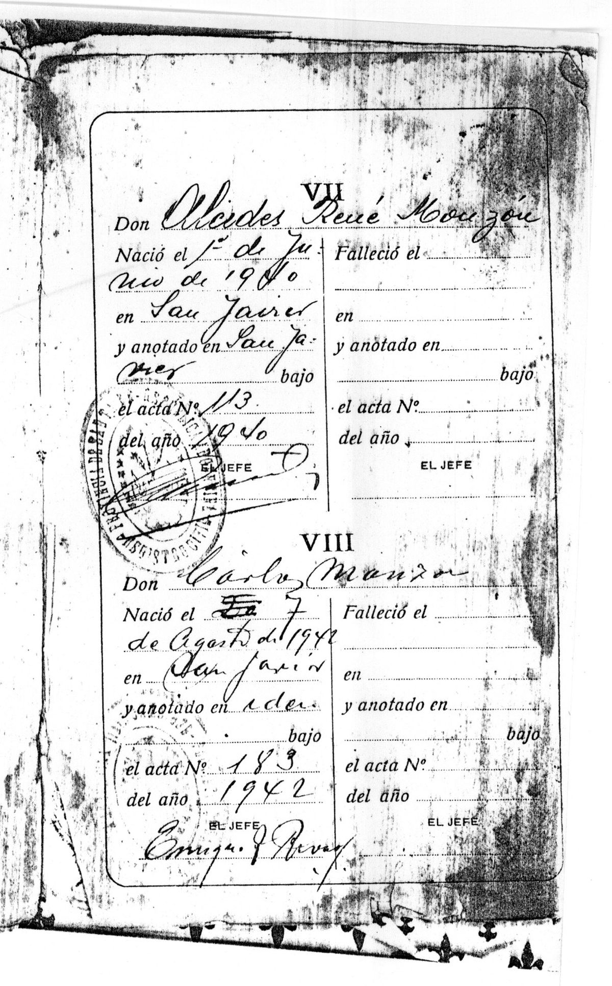 Carlos fue el octavo hijo –el sexto varón y cuarto nacido en San Javier– del matrimonio de Roque Monzón y Amalia Ledesma. Sus hermanos fueron Zacarías, Nicéforo y Rosa (nacidos en Saladero Cabal); Rosendo Albino (en Colonia Macías); Inocencio, Marta Elsa, Alcides René, Elva Yolanda, Delia Beatriz y Edgardo Reyes (en San Javier), y Reynaldo Oscar y Víctor Hugo (en Santa Fe). Carlos fue el octavo hijo –el sexto varón y cuarto nacido en San Javier– del matrimonio de Roque Monzón y Amalia Ledesma. Sus hermanos fueron Zacarías, Nicéforo y Rosa (nacidos en Saladero Cabal); Rosendo Albino (en Colonia Macías); Inocencio, Marta Elsa, Alcides René, Elva Yolanda, Delia Beatriz y Edgardo Reyes (en San Javier), y Reynaldo Oscar y Víctor Hugo (en Santa Fe).