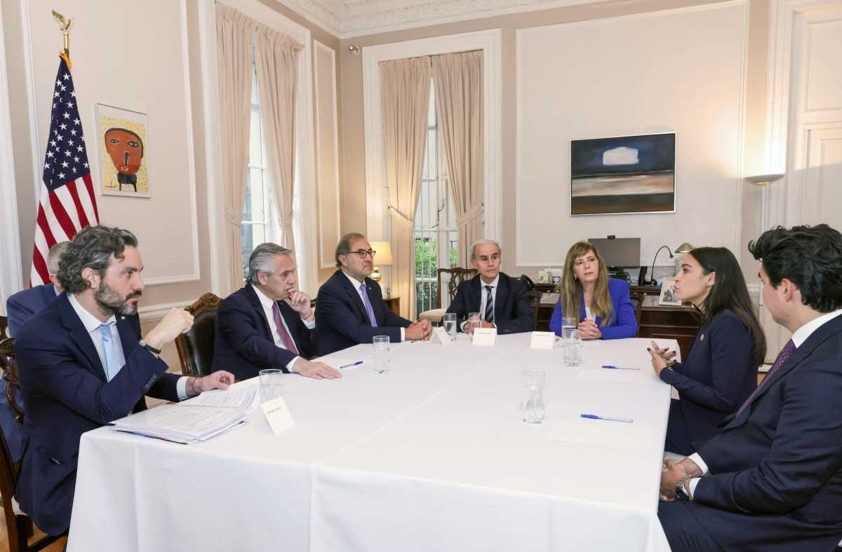 La diputada se reunió con el equipo de Alberto Fernández. La diputada se reunió con el equipo de Alberto Fernández.