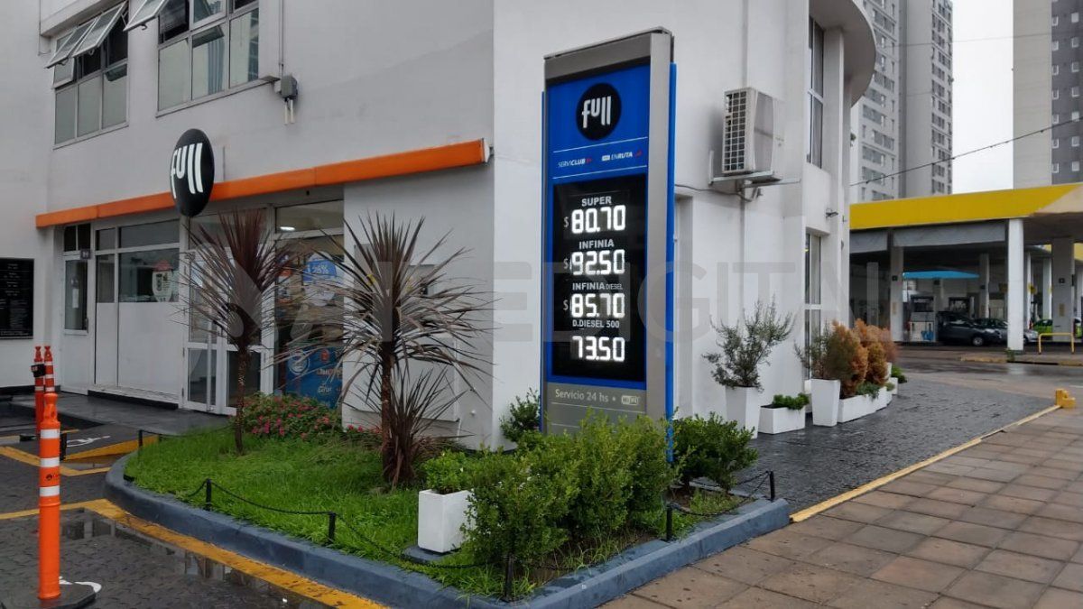 El aumento en el precio de la nafta de este lunes se vio registrado en los surtidores de Santa Fe.