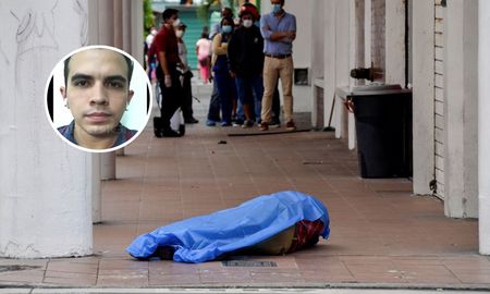 Las personas hacen cola frente a una tienda cerca del cadáver de un hombre en la ciudad de Guayaquil. Las personas hacen cola frente a una tienda cerca del cadáver de un hombre en la ciudad de Guayaquil.
