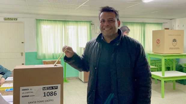Rodrigo Tata Alvizo votó en Santo Tomé: Es la oportunidad para que los vecinos se expresen