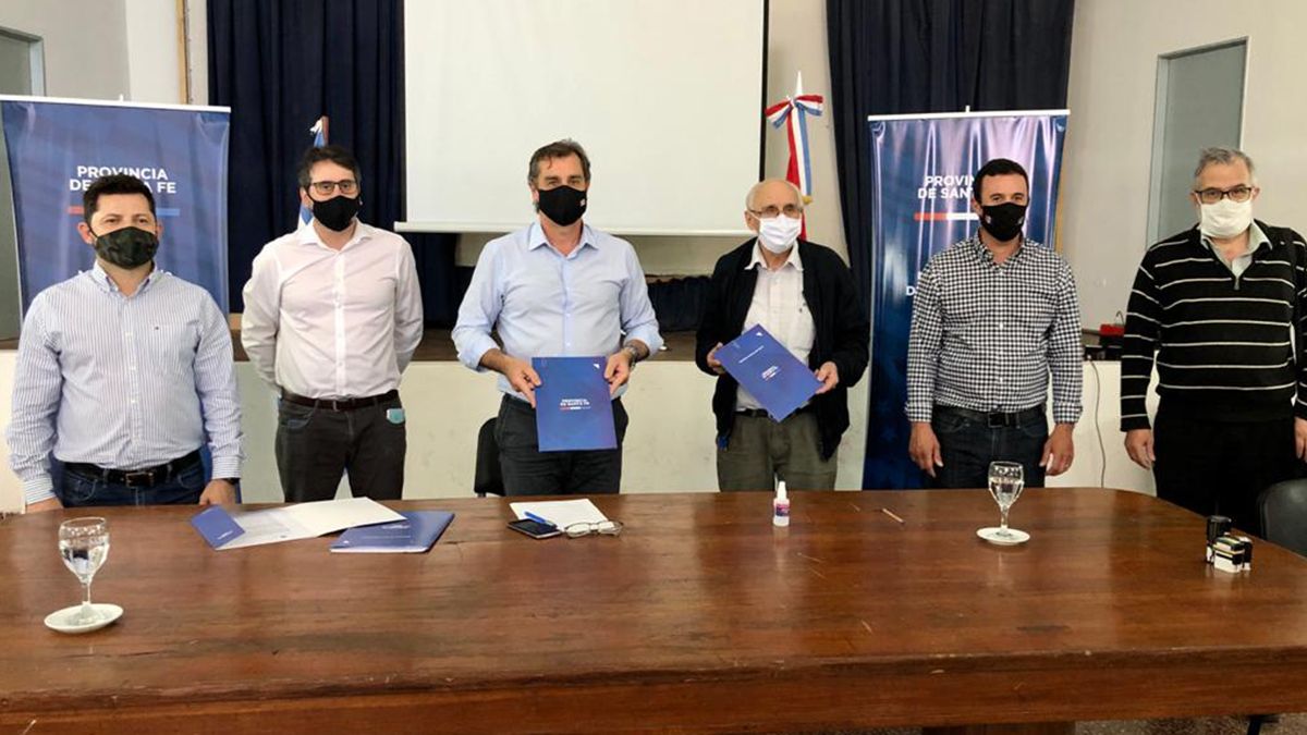 El Ministerio de Desarrollo Social firmó convenios para la inclusión educativa y digital de niños y niñas, para la compra de elementos para comedores y copa de leche, para mejoras en jardines maternales y centros comunitarios y capacitación laboral.