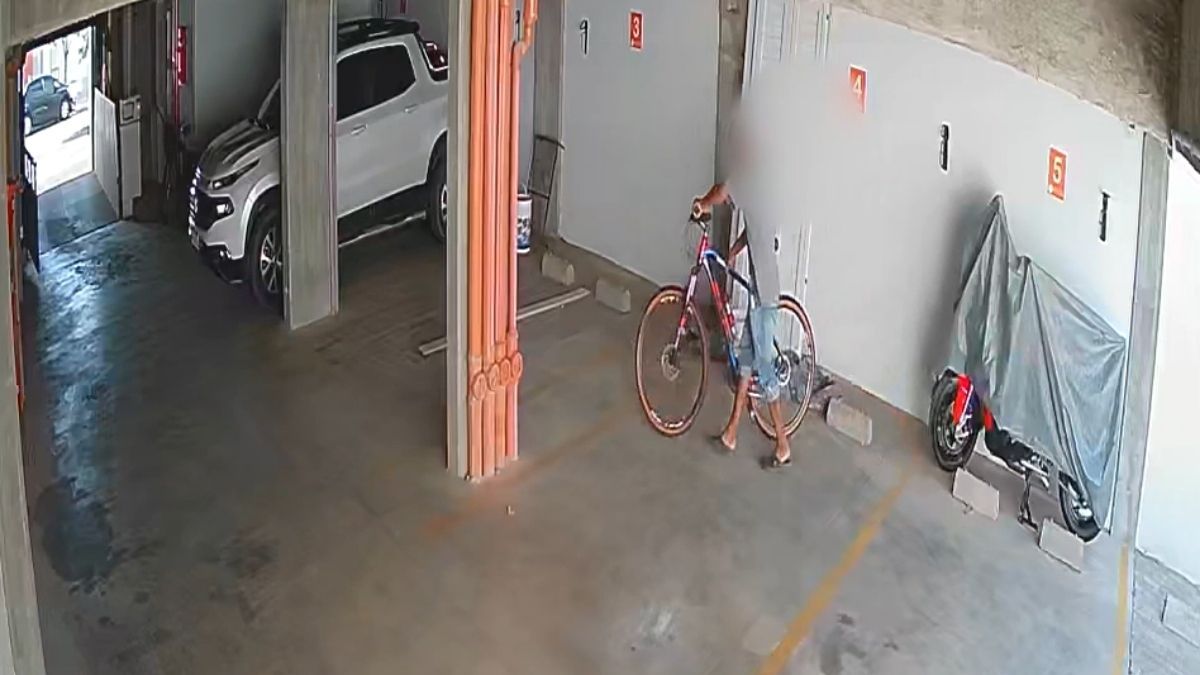 Santa Fe: en pocos minutos se robó una bicicleta del garage de un edificio.