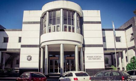 La Fiscalía de Fuero Múltiple N.º 2 de Río Tercero requirió la citación a juicio de la mujer que mató a su padre, según declaró, en un contexto de abuso sexual. La Fiscalía de Fuero Múltiple N.º 2 de Río Tercero requirió la citación a juicio de la mujer que mató a su padre, según declaró, en un contexto de abuso sexual.