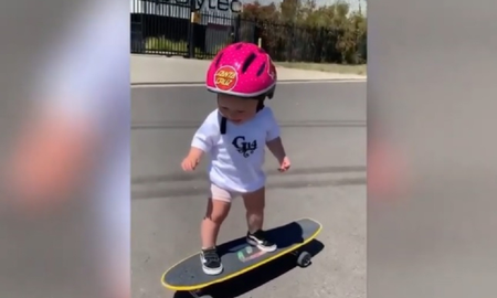 Bebe de un año anda en patineta y se vuelve viral Bebe de un año anda en patineta y se vuelve viral