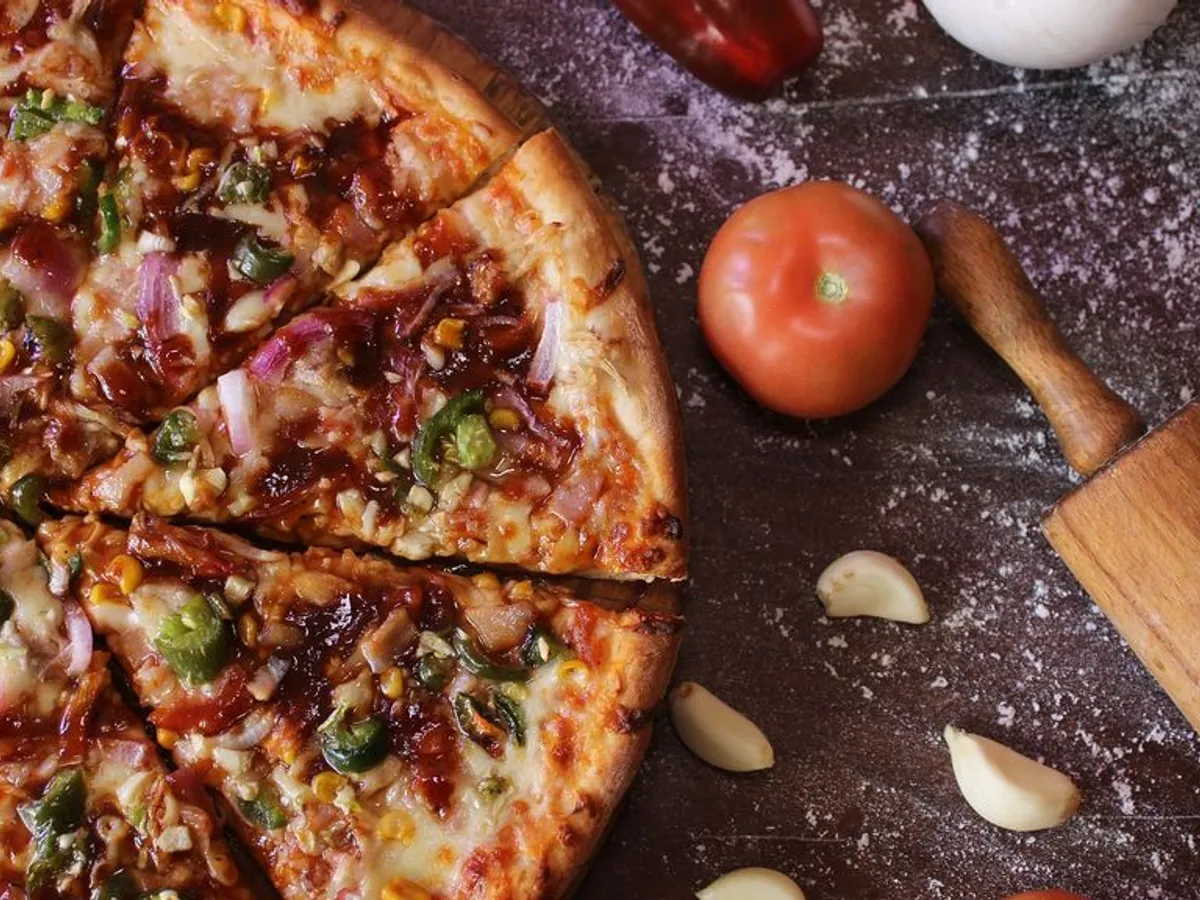 La pizza con harina de garbanzo es una de las opciones más saludables.