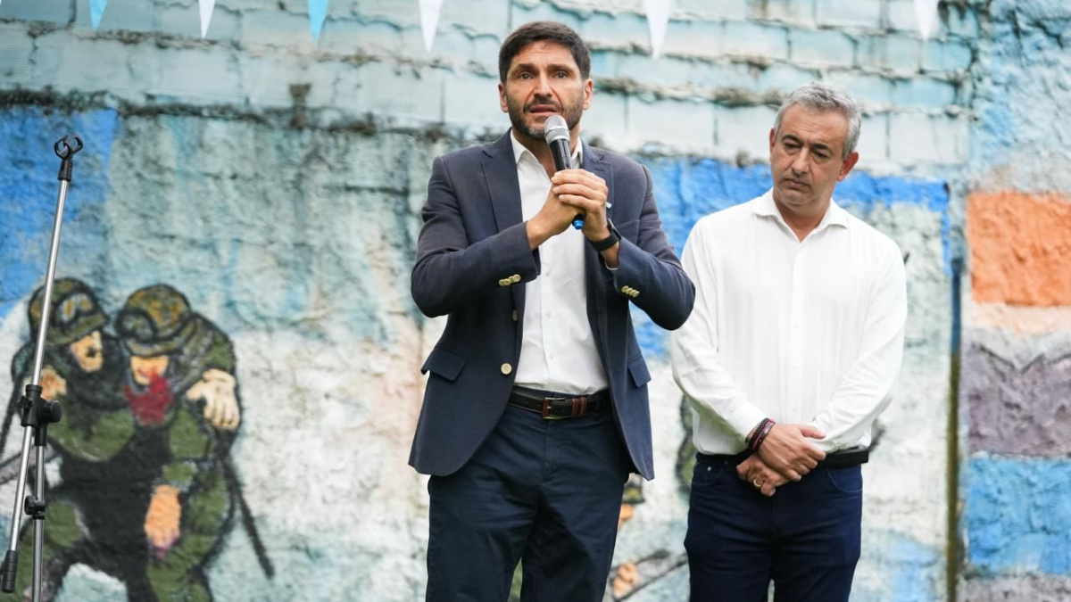 Pullaro destacó la importancia de sostener la memoria y rendir homenaje a quienes defendieron la soberanía nacional. Pullaro destacó la importancia de sostener la memoria y rendir homenaje a quienes defendieron la soberanía nacional.