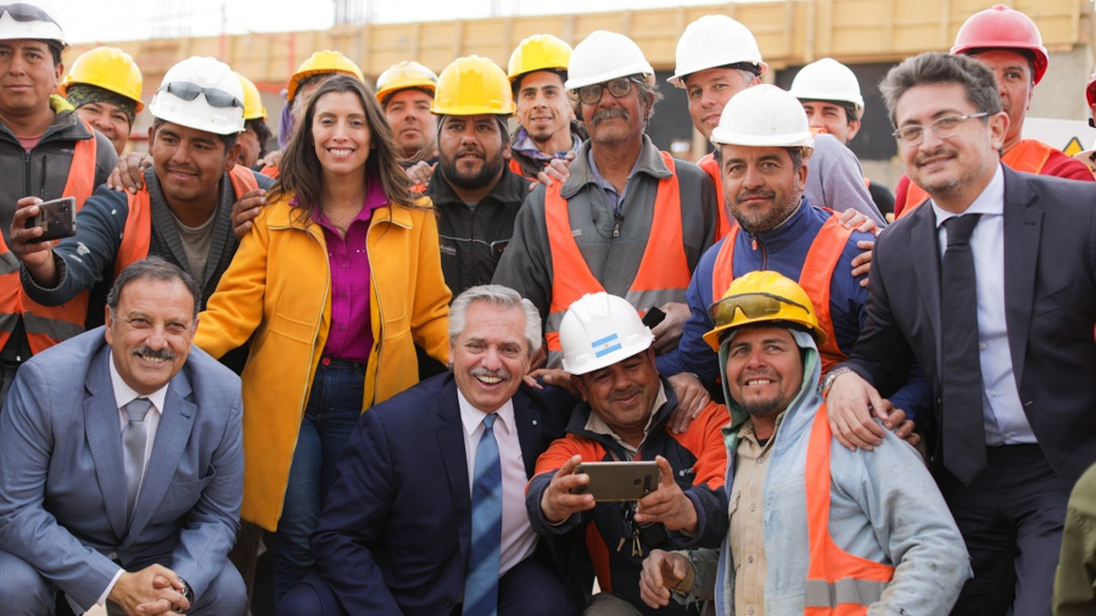 El plan provincial Hogar Riojano forma parte de una inversión total que contempla la construcción de 4.959 (Foto: Presidencia).