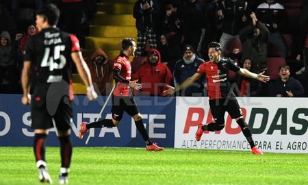 colon vencio a velez en un partido emocionante y volvio a sonreir en el campeonato colon vencio a velez en un partido emocionante y volvio a sonreir en el campeonato