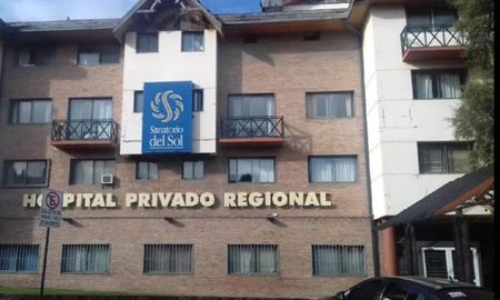 Un paciente con covid quiso escapar del hospital y murió tras arrojarse desde un segundo piso Un paciente con covid quiso escapar del hospital y murió tras arrojarse desde un segundo piso