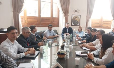 Desde Festram convocaron a un plenario de secretarios generales para el martes 13 de mayo, día en que, además, se volverá a retomar la negociación. Desde Festram convocaron a un plenario de secretarios generales para el martes 13 de mayo, día en que, además, se volverá a retomar la negociación.