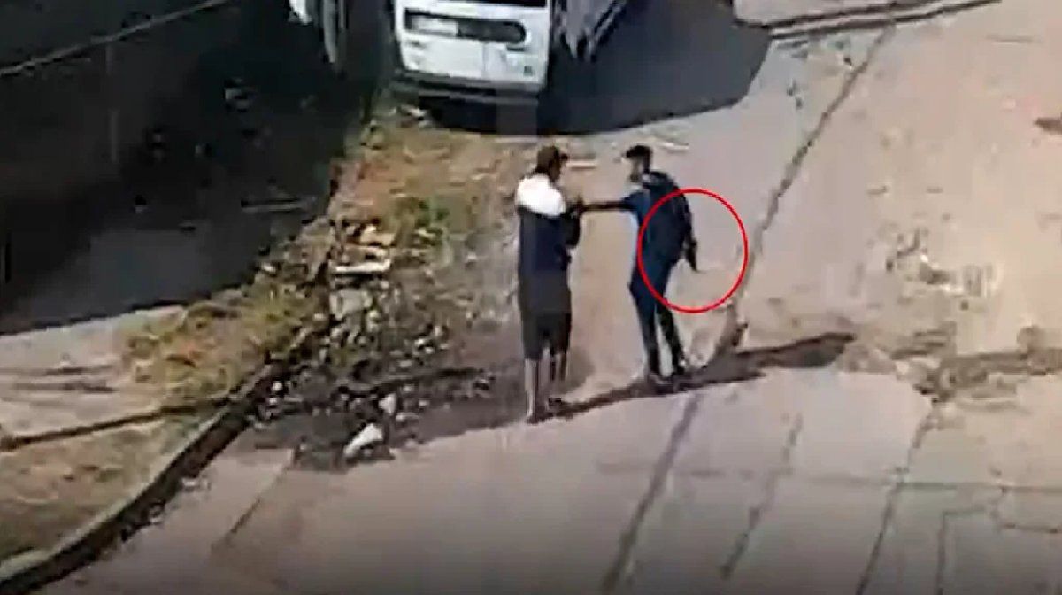 Un policía de la Bonaerense fue detenido tras robarle 280 pesos a un hombre con su arma reglamentaria