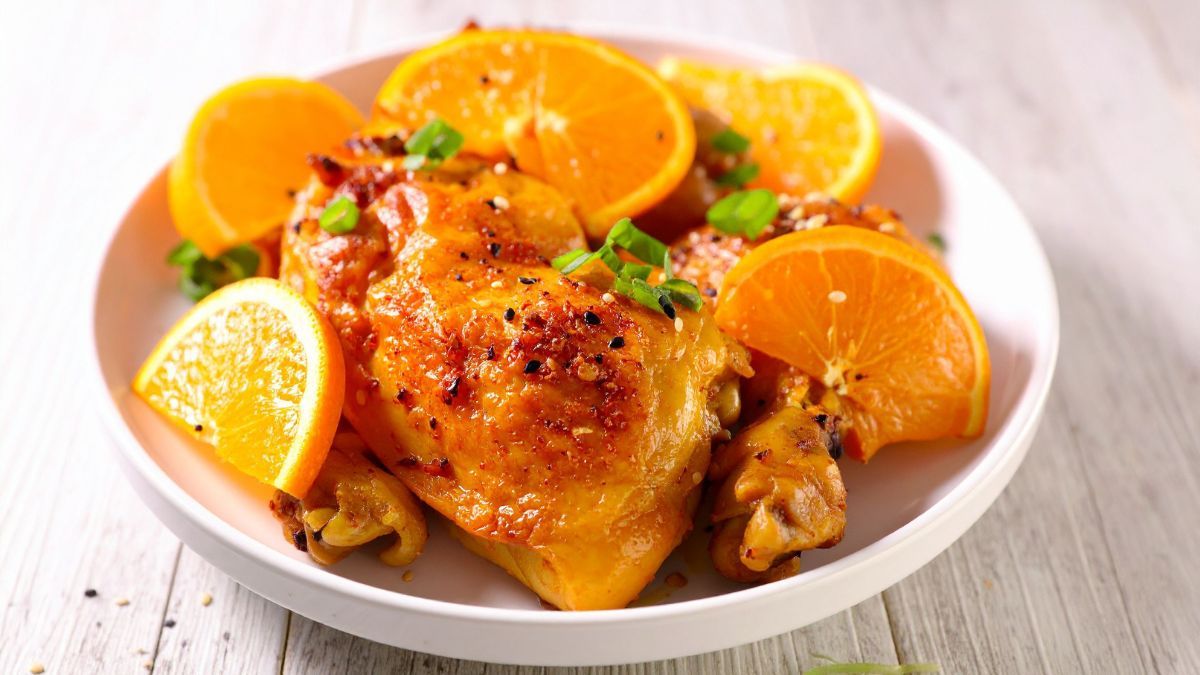 Este pollo a la naranja al horno es ideal para lucirse en la mesa de Navidad. Este pollo a la naranja al horno es ideal para lucirse en la mesa de Navidad.