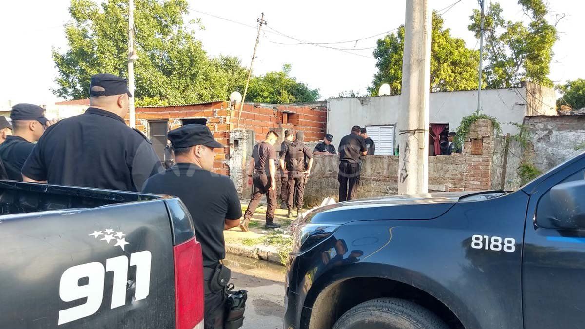 Allanamientos en el barrio Coronel Dorrego