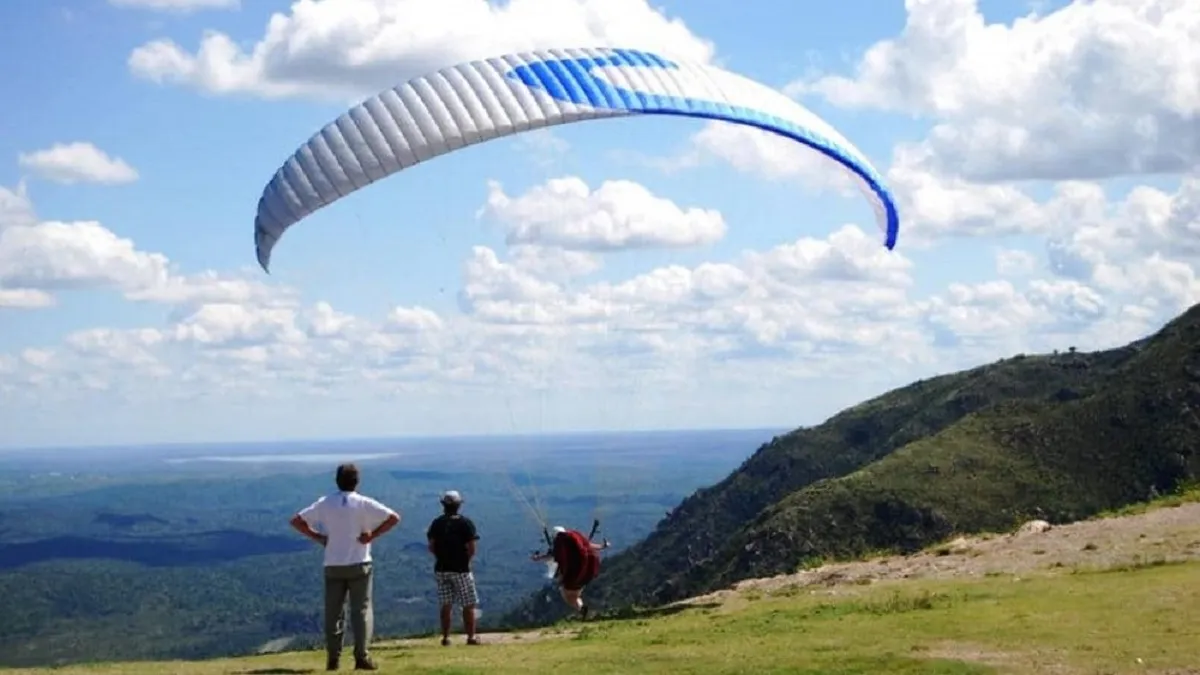 Murió por una caída en parapente en la provincia de Córdoba.