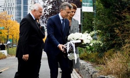 el homenaje de macri y lifschitz a las victimas en el lugar del atentado el homenaje de macri y lifschitz a las victimas en el lugar del atentado
