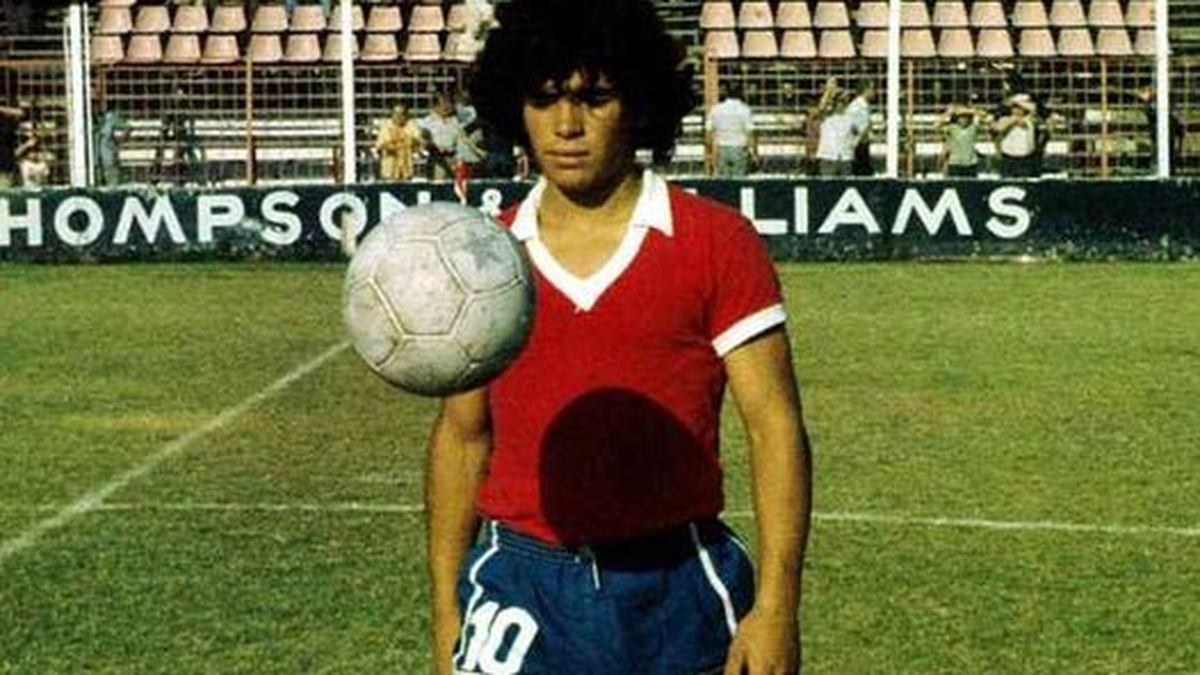 Diego Maradona debuta en la primera división de Argentinos Juniors
