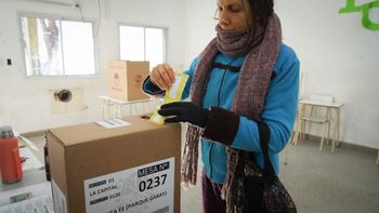 En Santa Fe, hasta el mediodía, votó el 20% del padrón.