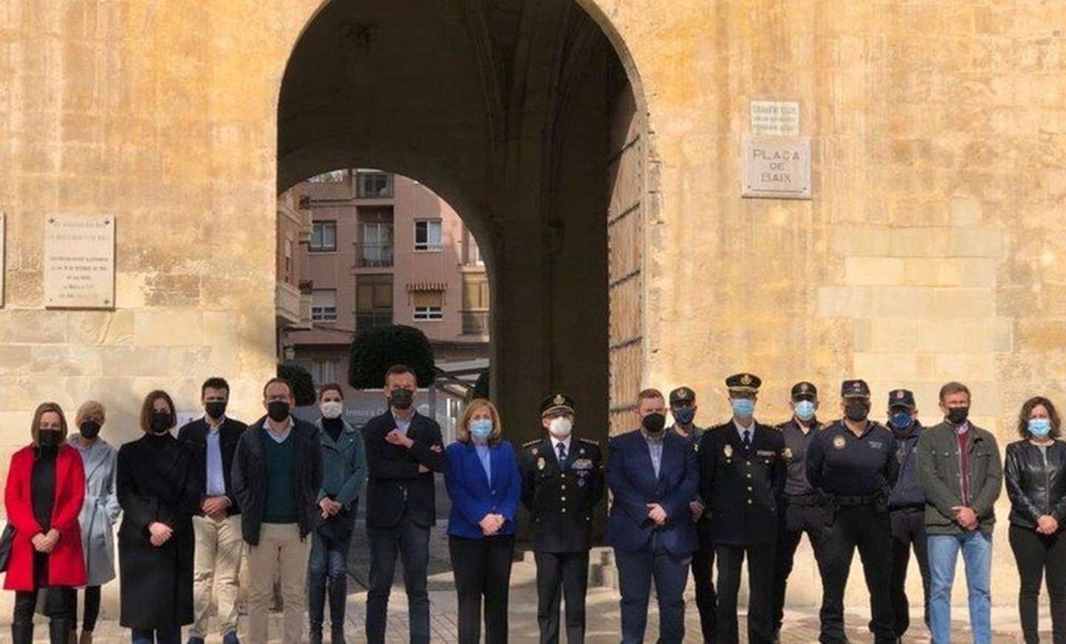 El Ayuntamiento de Elche decret&oacute; tres d&iacute;as de duelo y funcionarios locales realizaron tres minutos de silencio.