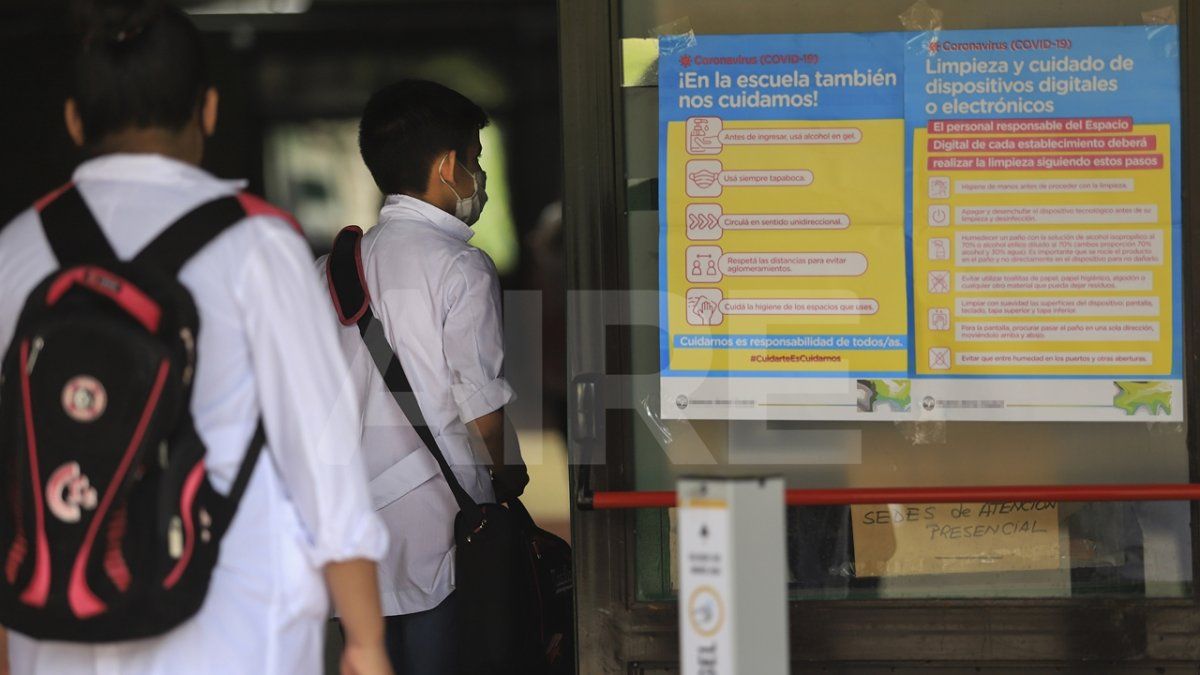 Con protocolos especiales, los alumnos de todo el país regresaron a las aulas.