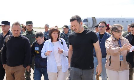 Patricia Bullrich junto a Luis Petri, llegando a Bahía Blanca. Patricia Bullrich junto a Luis Petri, llegando a Bahía Blanca.