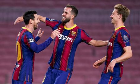 El Barcelona avanza con paso firme en la Champions League. El Barcelona avanza con paso firme en la Champions League.
