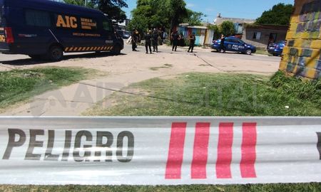 La víctima fue asesinada a tiros en la zona de Cavia y Ghiraldo, en el norte de la ciudad de Rosario. La víctima fue asesinada a tiros en la zona de Cavia y Ghiraldo, en el norte de la ciudad de Rosario.