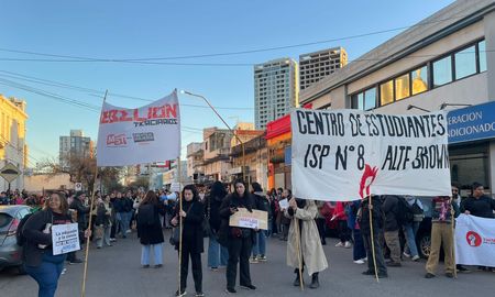 El reclamo se realizó este miércoles por la tarde e incluyó un corte total de calle 25 de Mayo. El reclamo se realizó este miércoles por la tarde e incluyó un corte total de calle 25 de Mayo.