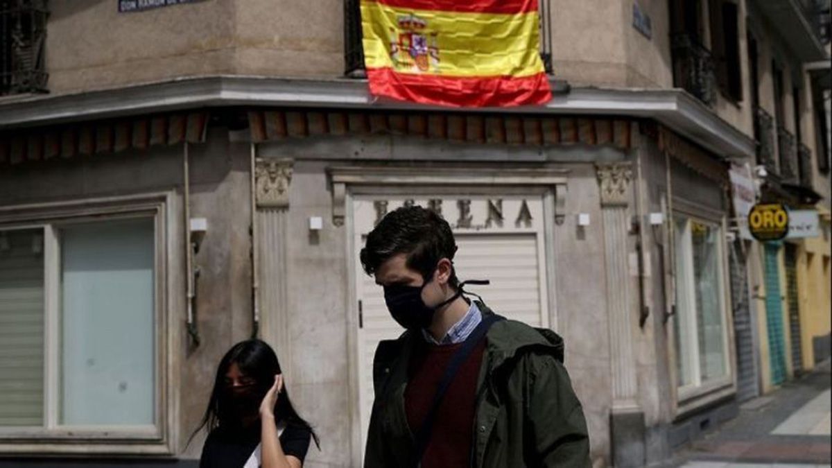 España registra un bajo número de muertos comparado con lo que fue el pico de la pandemia en ese país.
