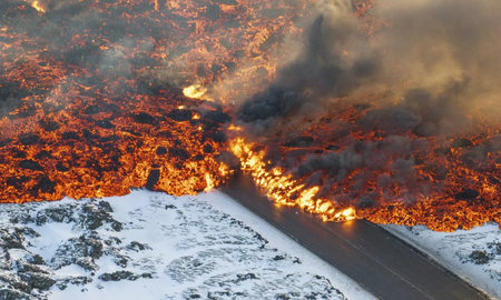 Nueva erupción en Islandia y evacúan una zona turística tras el avance de la lava Nueva erupción en Islandia y evacúan una zona turística tras el avance de la lava
