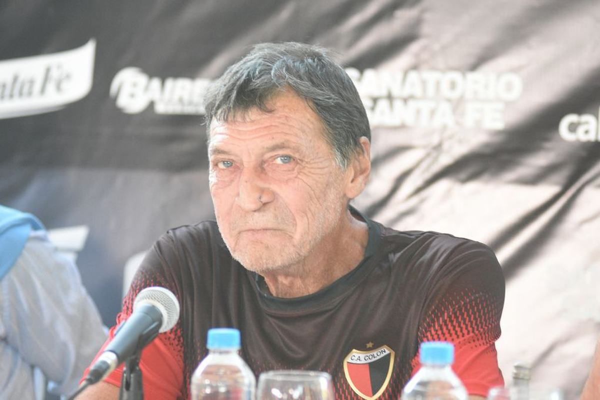 Julio Falcioni está a favor de la quita de un descenso Julio Falcioni está a favor de la quita de un descenso