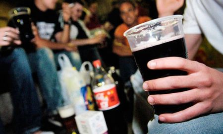 Alcohol y psicofármacos: una combinación peligrosa que avanza entre los jóvenes Alcohol y psicofármacos: una combinación peligrosa que avanza entre los jóvenes