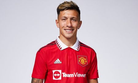 Es un honor unirme al Manchester United. Ahora que estoy acá me esforzaré aún más, señaló Martínez, según publicó la página oficial del club inglés. Es un honor unirme al Manchester United. Ahora que estoy acá me esforzaré aún más, señaló Martínez, según publicó la página oficial del club inglés.