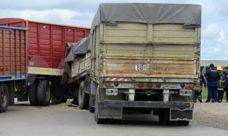 choque entre camiones en el sur provincial: murio uno de los choferes choque entre camiones en el sur provincial: murio uno de los choferes