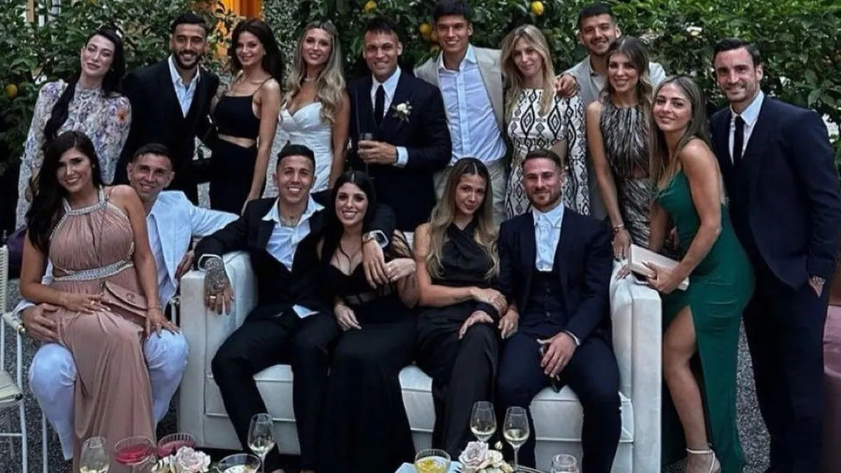 Lautaro Martínez y Agustina Gandolfo celebraron su casamiento en una lujosa ceremonia. Luego de casarse formalmente el 12 de mayo, el delantero de la Selección Argentina y su pareja festejaron la unión en un fastuoso espacio ubicado junto al Lago de Como, en Italia. 