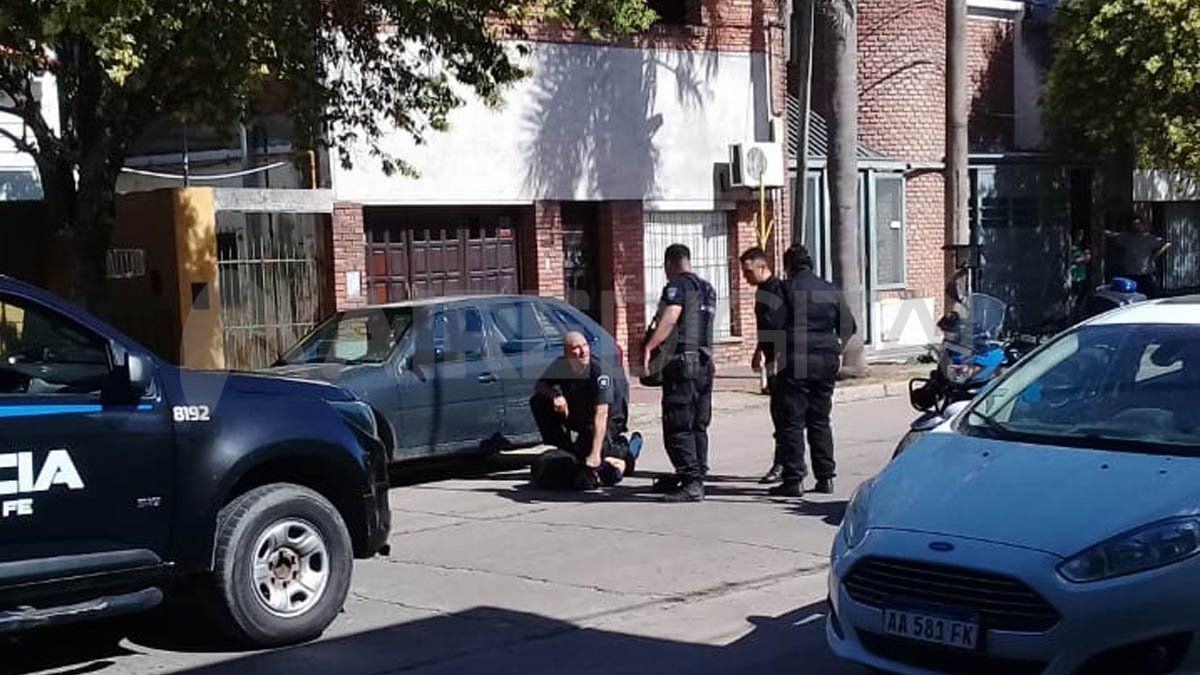 Policía retuvieron a uno de los ladrones que luego fue llevado al Cullen en donde falleció.