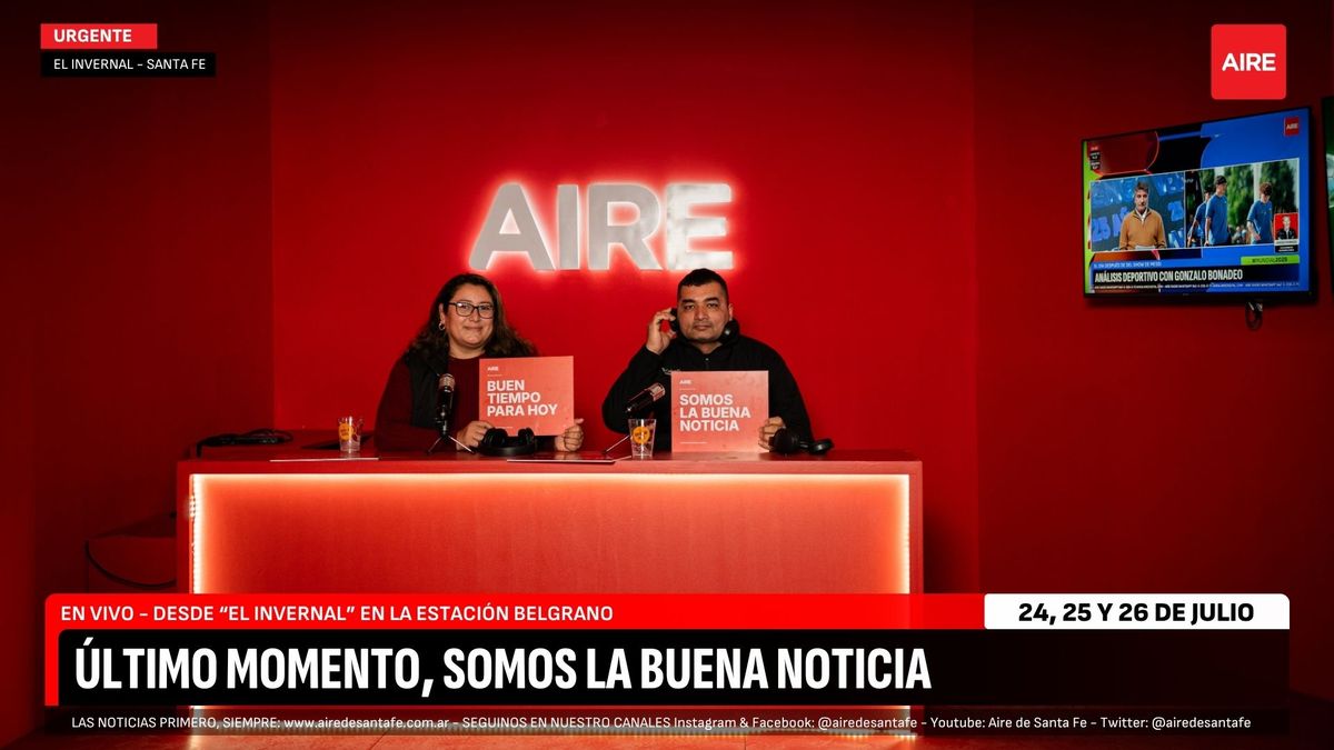 La gran comunidad de AIRE se sentó a la mesa de conductores y posó frente a las cámaras para vivir la experiencia del multimedios.