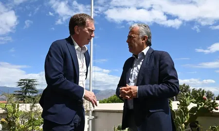El ministro del Interior, Diego Santilli, se reunió este jueves en Mendoza con el gobernador Alfredo Cornejo, quien sostuvo que la reforma laboral es “relevante. El ministro del Interior, Diego Santilli, se reunió este jueves en Mendoza con el gobernador Alfredo Cornejo, quien sostuvo que la reforma laboral es “relevante.