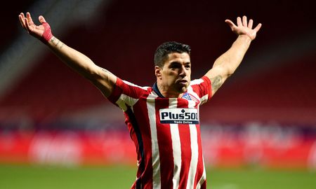 Luis Suárez le dio el triunfo al Atlético de Madrid ante el Deportivo Alavés que mantiene al Colchonero como líder de LaLiga de España. Luis Suárez le dio el triunfo al Atlético de Madrid ante el Deportivo Alavés que mantiene al Colchonero como líder de LaLiga de España.