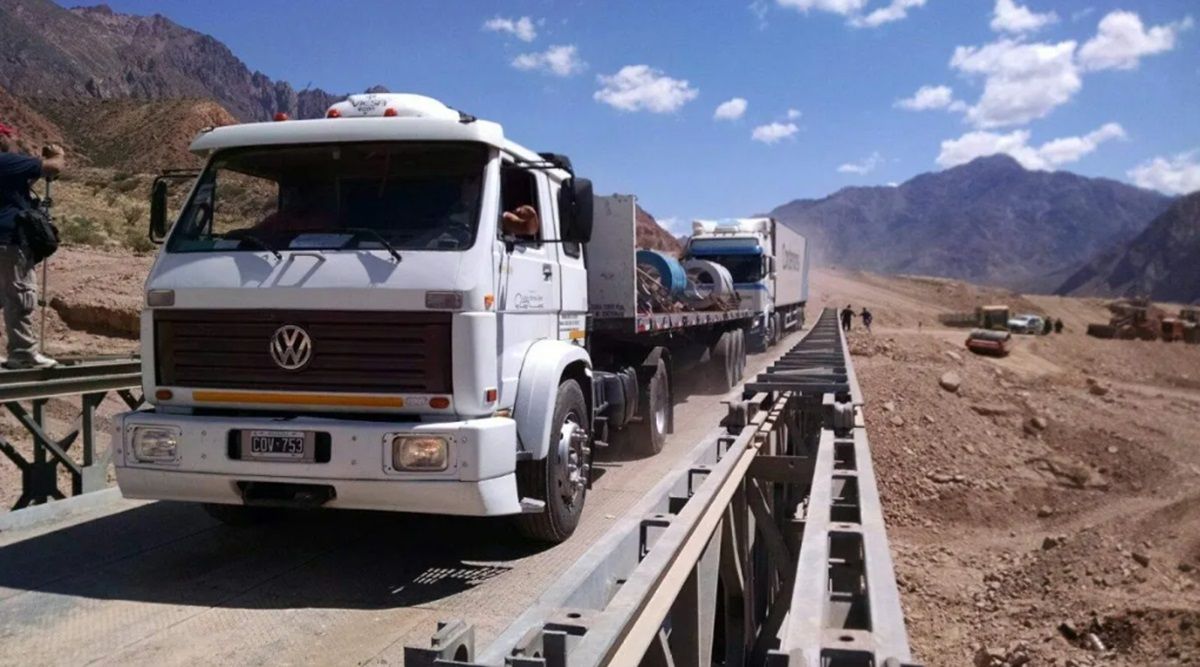 En acción. El puente bailey cuando fue instalado en la ruta mendocina. En acción. El puente bailey cuando fue instalado en la ruta mendocina.